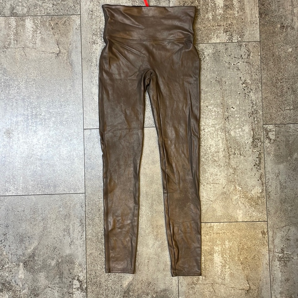 SPANXshape™ Faux Leather
Leggings